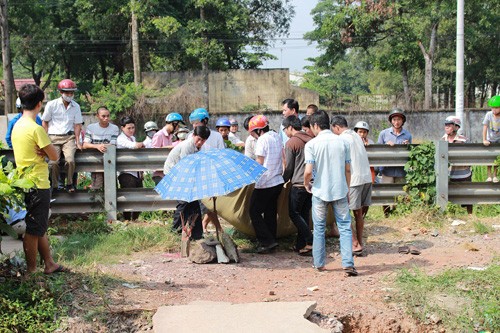 Băng qua đường, người đàn ông bị tàu hỏa đụng chết