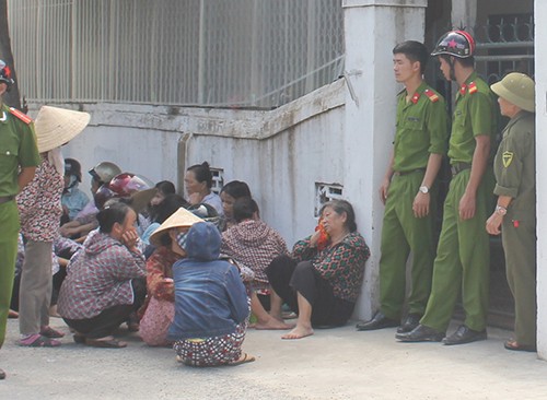Mẹ và con 26 tháng tuổi chết nghi do tự vẫn