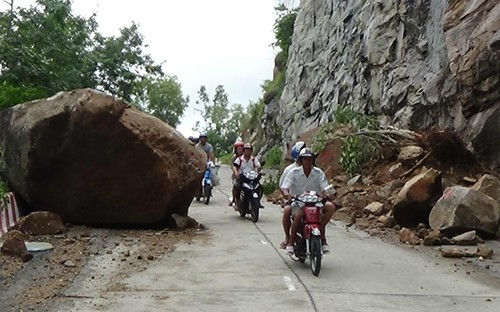 Tạm đóng cửa đường lên Núi Cấm vào ban ngày