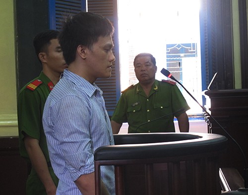 Thợ nối lông mi tại nhà bị phạt án tử hình