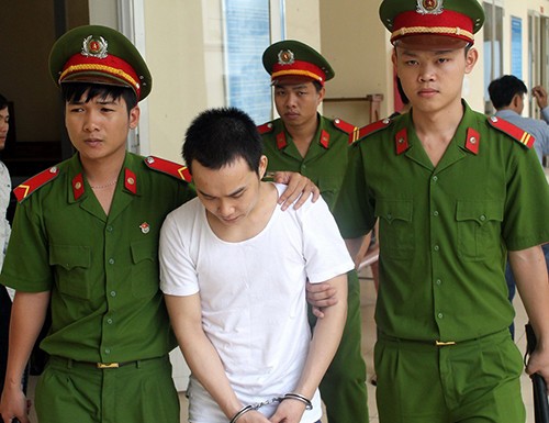 Dự tiệc gây án mạng