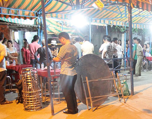 Mẹ của cô gái chết ở cầu tạm bức xúc với đơn vị thi công