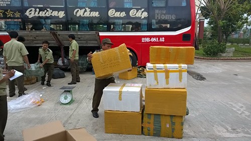 Bắt xe giường nằm chở gần nửa tấn linh kiện điện tử