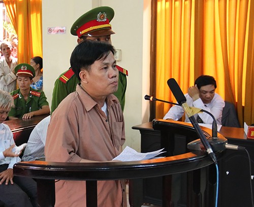 Quyết toán khống, trưởng phòng nông nghiệp lãnh án