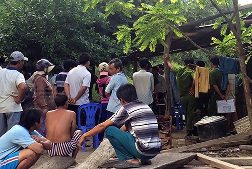 Bị bạt tai, đâm anh ruột tử vong