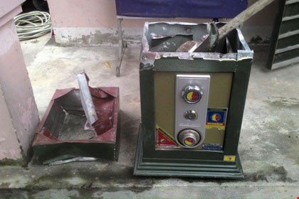 Trộm két sắt lấy hơn 200 triệu đồng mua xe cho vợ