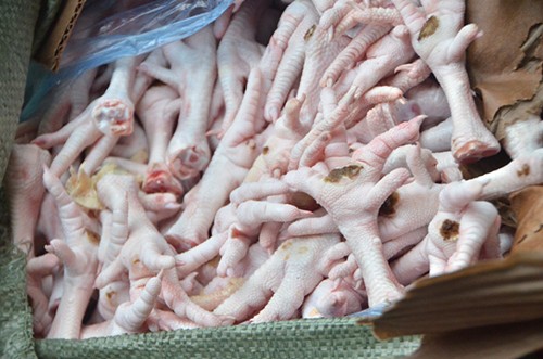 3 tấn chân gà không nguồn gốc bị bắt trên xe tải