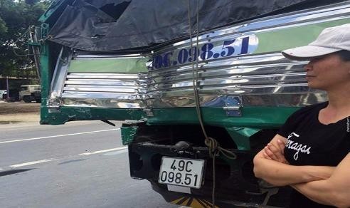 Gặp tài xế xe tải dìu ô tô khách mất phanh khi đổ đèo