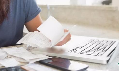 Điều tra chấp hành viên có dấu hiệu ra quyết định trái luật