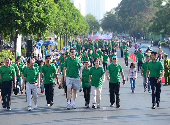 Quyên góp gần 2,9 tỉ đồng cho người nghèo