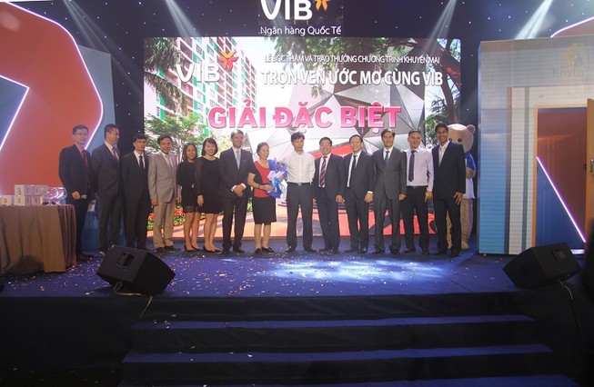 Khách hàng của VIB trúng xe BMW và căn hộ cao cấp