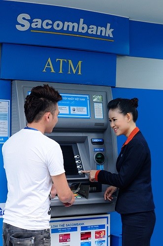 Sacombank tiếp nhận yêu cầu giao dịch trên ATM