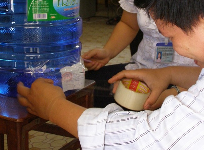 Nhiều mẫu nước uống đóng bình không đạt