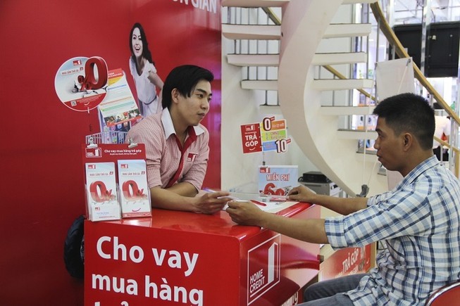 Vay tiêu dùng: Tràn ngập sản phẩm lãi suất 0%