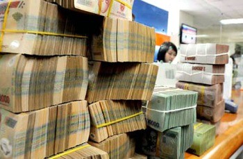 Không dùng ngân sách mua ngân hàng yếu kém