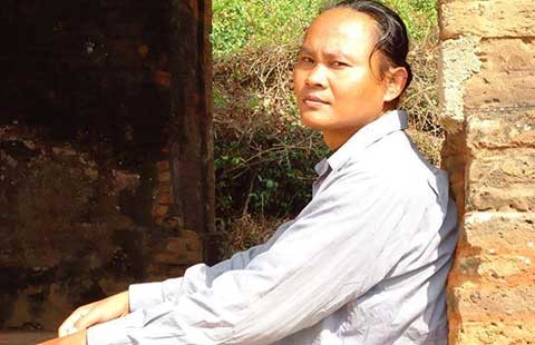 ‘Thi sĩ chăn bò’ lâm trọng bệnh