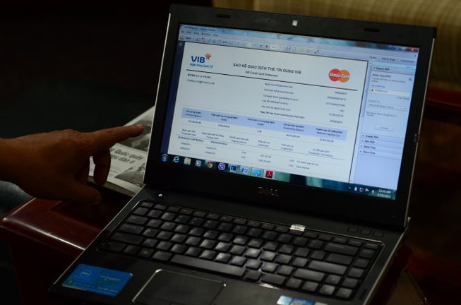 Bị “móc túi” thẻ tín dụng