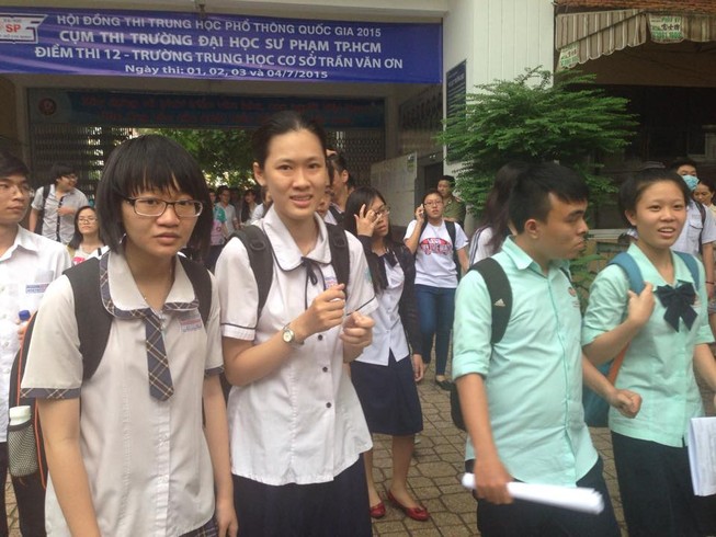 Xem đề thi, gợi ý bài giải môn Anh văn
