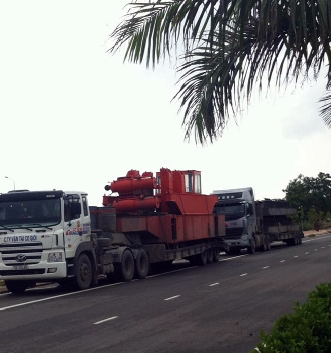 Phát hiện ba lái xe điều khiển đoàn xe “khủng” không có bằng lái