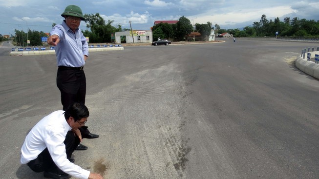 Nhà thầu Sơn Hải xin cho tồn tại biển bảo hành 5 năm trên QL 1A