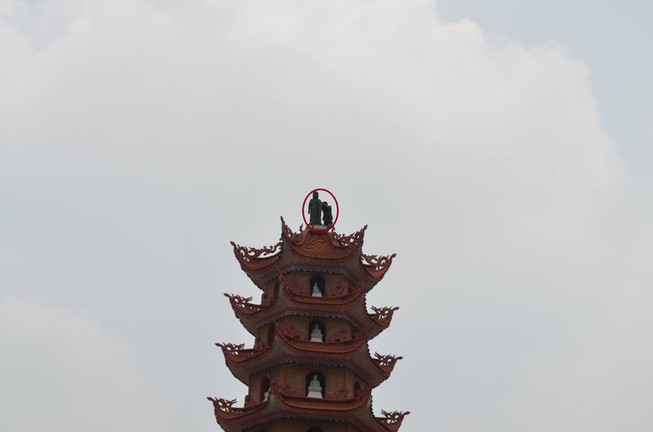 Ly kỳ giải cứu nam thanh niên 'ngáo đá' trên đỉnh tháp cao 11 tầng