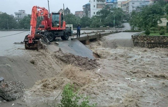 Quảng Ninh: phá đập tràn cứu ngập cho TP Uông Bí