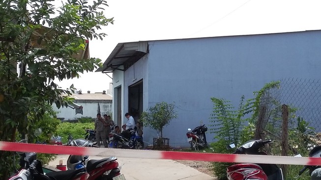 Sập gác lửng của xưởng keo, 2 người chết, 2 người bị thương nặng