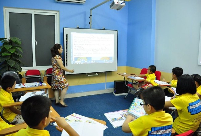 Yêu cầu trả lại phụ huynh hơn 316 triệu đồng tiền mua bảng tương tác