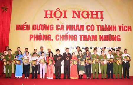 Bộ Chính trị ra chỉ thị đối với công tác phát hiện, xử lý tham nhũng