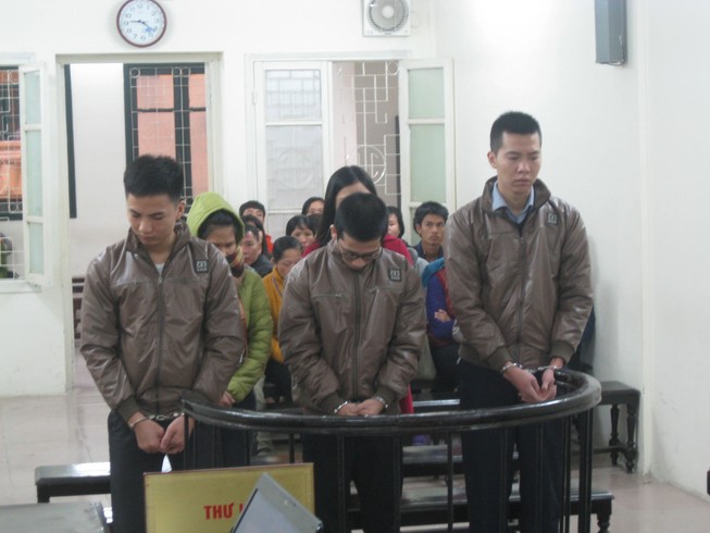 Bán giấy khám sức khỏe giả, thu tiền thật