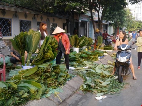 Độc đáo chợ lá dong giữa Sài Gòn