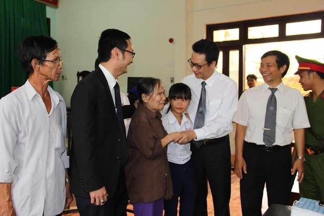 Vụ 'Hai bên ‘đánh lộn’, chỉ một bên bị tội': Trả tự do cho người mẹ