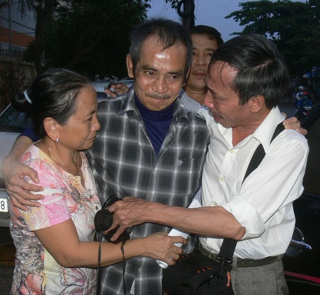 'Người tù thế kỷ' Huỳnh Văn Nén bị té xe máy, hôn mê
