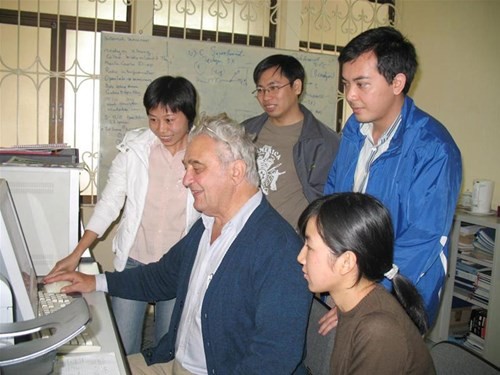 'ĐH Việt đang dạy nhiều kiến thức cách đây 60 năm'
