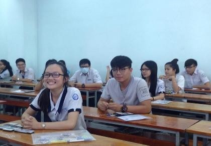 Gần 900.000 thí sinh bước vào môn thi đầu tiên