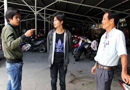 Ba cha con cùng ứng thí: Cha tâm tư làm bài thi không như mong muốn