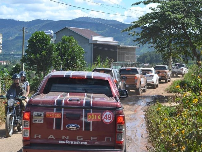 Caravan thiện nguyện 'We care, we share'