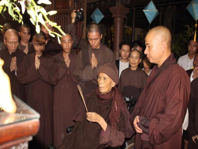 Thiền sư Thích Nhất Hạnh rời Đà Nẵng, trở lại Thái Lan