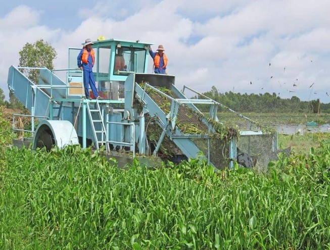 Lần đầu tiên thử nghiệm thành công máy vớt lục bình