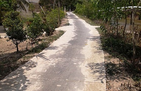 Đường vừa xong đã bong tróc