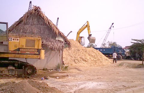 Bãi cát trái phép 10 năm chưa bị di dời