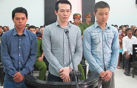 Vụ CA xã đánh chết HS: Truy tố hai người bà con của nạn nhân