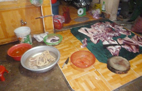 Đoàn kiểm tra giết mổ heo lậu suýt bị nhốt