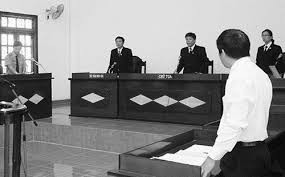 ‘Chiếc áo’ của phiên tòa