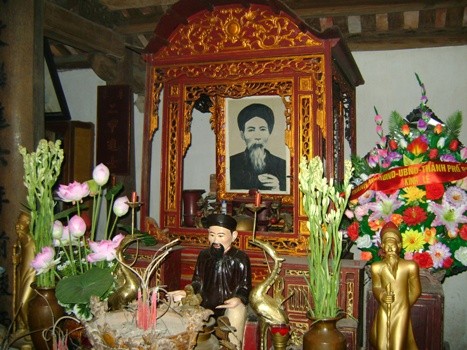 Chuyện phản cảm ở đền cụ Tam Nguyên