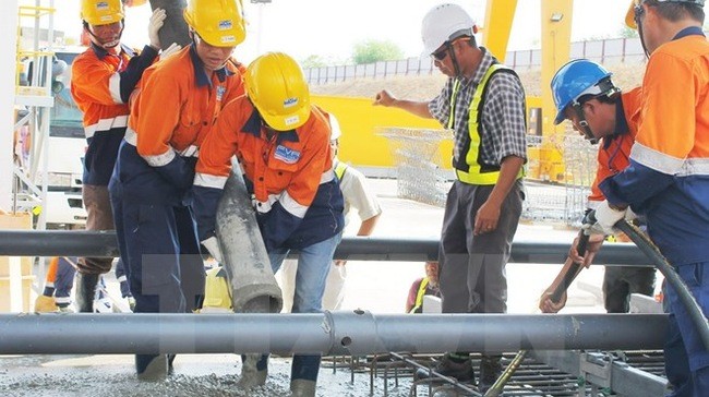 Đúc đốt dầm đầu tiên của tuyến tàu điện ngầm số 1