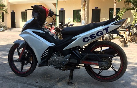 Cướp dùng xe dán chữ ‘CSGT’ gây án
