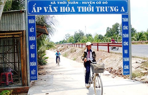 Xã ‘mượn’ đường dân, quyết toán lấy tiền đi chơi!