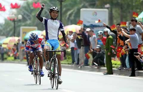 Châu Hồng Hậu thắng chặng 2 Cúp Truyền hình TP.HCM 2015