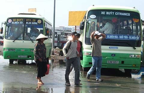 Xe buýt khổ về quy định ‘bằng to lái xe to’